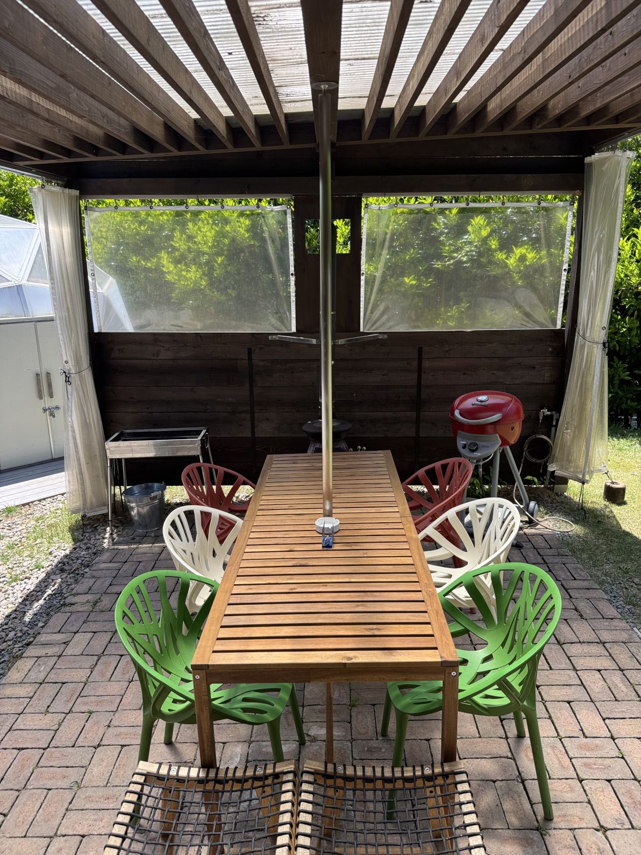 屋外ダイニング